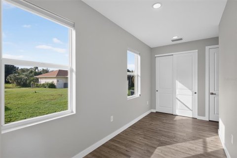 House in North Port, Florida 3 bedrooms, 161.28 sq.m. № 2225639 - photo 29