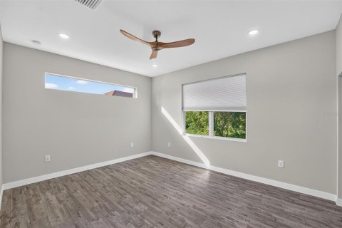 House in North Port, Florida 3 bedrooms, 161.28 sq.m. № 2225639 - photo 22