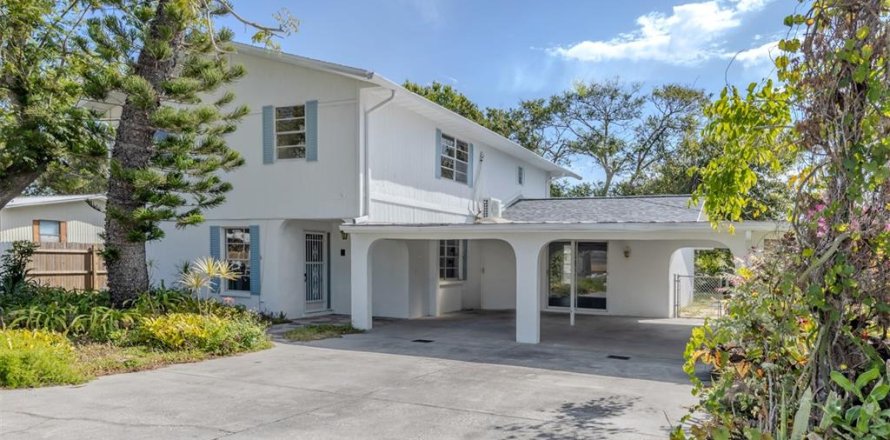 House in Nokomis, Florida 3 bedrooms, 277.22 sq.m. № 1614138