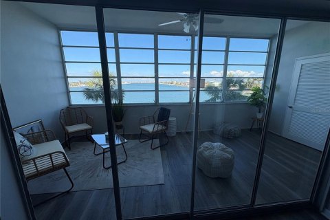 Condo in Saint Pete Beach, Florida, 1 bedroom  № 1788219 - photo 21