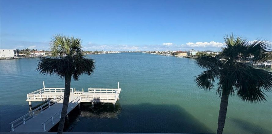Condo in Saint Pete Beach, Florida, 1 bedroom  № 1788219