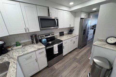 Condo in Saint Pete Beach, Florida, 1 bedroom  № 1788219 - photo 5