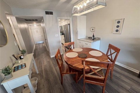 Condo in Saint Pete Beach, Florida, 1 bedroom  № 1788219 - photo 8