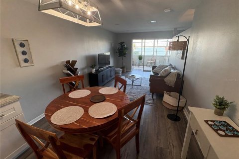 Condo in Saint Pete Beach, Florida, 1 bedroom  № 1788219 - photo 9