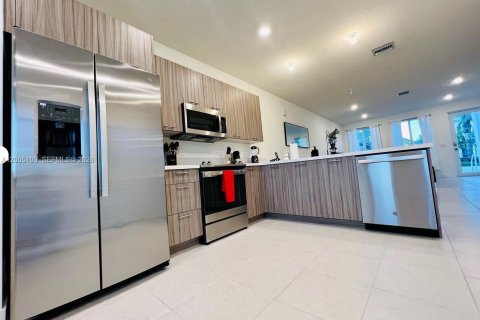 Condo à Doral, Floride, 3 chambres  № 2170582