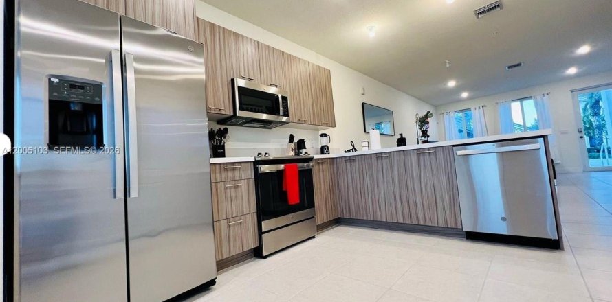 Condo in Doral, Florida, 3 bedrooms in LANDMARK  № 2170582