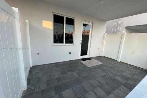 Condo in Doral, Florida, 3 bedrooms in LANDMARK  № 2170582 - photo 16