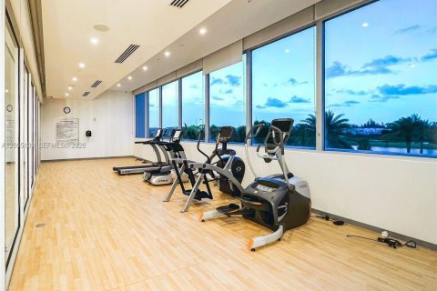 Condo in Doral, Florida, 3 bedrooms in LANDMARK  № 2170582 - photo 23