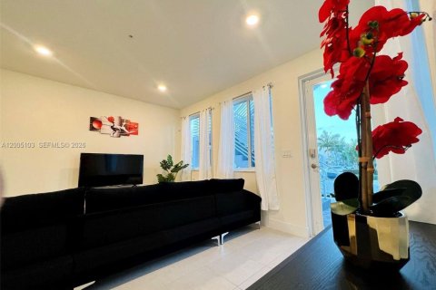 Condo in Doral, Florida, 3 bedrooms in LANDMARK  № 2170582 - photo 5