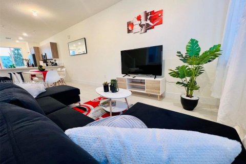 Condo in Doral, Florida, 3 bedrooms in LANDMARK  № 2170582 - photo 4