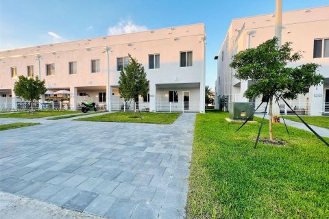 Condo in Doral, Florida, 3 bedrooms in LANDMARK  № 2170582 - photo 17