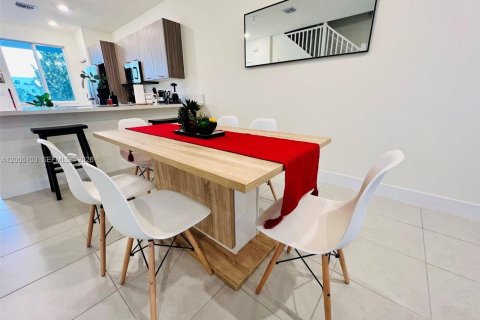 Condo in Doral, Florida, 3 bedrooms in LANDMARK  № 2170582 - photo 10