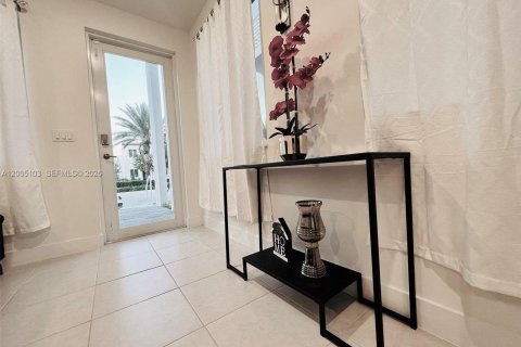 Condo in Doral, Florida, 3 bedrooms in LANDMARK  № 2170582 - photo 3