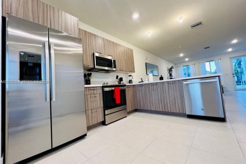 Condo in Doral, Florida, 3 bedrooms in LANDMARK  № 2170582 - photo 7