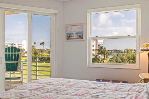 Condo in South Pasadena, Florida, 2 bedrooms  № 1834847 - photo 18