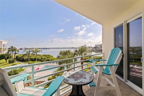 Condo in South Pasadena, Florida, 2 bedrooms  № 1834847 - photo 16