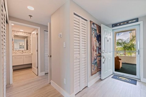 Condo in South Pasadena, Florida, 2 bedrooms  № 1834847 - photo 22