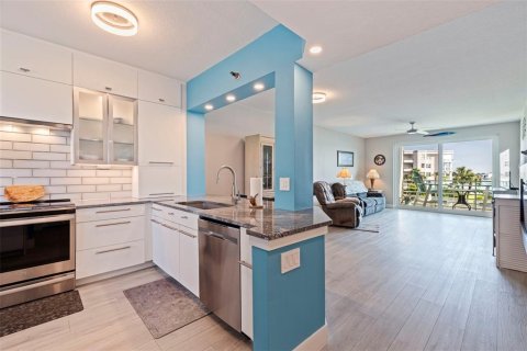 Condo in South Pasadena, Florida, 2 bedrooms  № 1834847 - photo 2