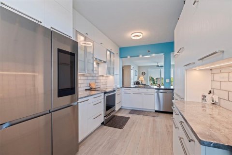 Condo in South Pasadena, Florida, 2 bedrooms  № 1834847 - photo 5
