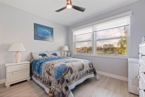 Condo in South Pasadena, Florida, 2 bedrooms  № 1834847 - photo 25