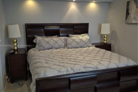 Купить кондоминиум в Халландейл-Бич, Флорида 2 спальни, 126.16м2, № 2065302 - фото 25