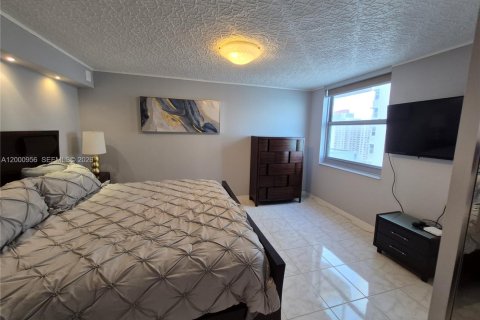 Купить кондоминиум в Халландейл-Бич, Флорида 2 спальни, 126.16м2, № 2065302 - фото 26