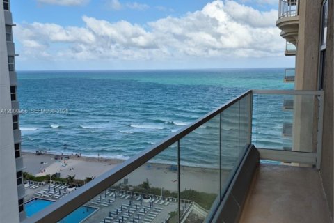 Купить кондоминиум в Халландейл-Бич, Флорида 2 спальни, 126.16м2, № 2065302 - фото 13