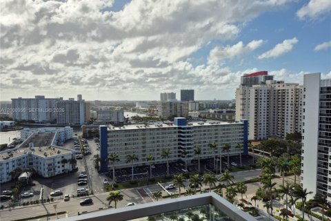 Купить кондоминиум в Халландейл-Бич, Флорида 2 спальни, 126.16м2, № 2065302 - фото 12