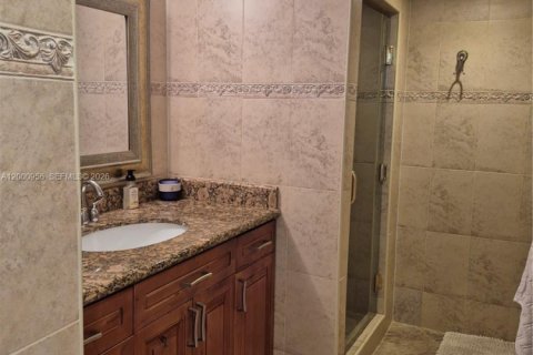 Купить кондоминиум в Халландейл-Бич, Флорида 2 спальни, 126.16м2, № 2065302 - фото 21