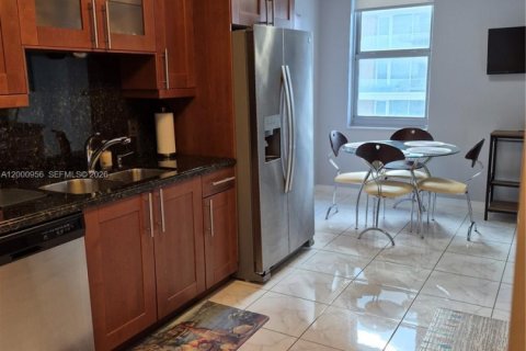 Купить кондоминиум в Халландейл-Бич, Флорида 2 спальни, 126.16м2, № 2065302 - фото 18