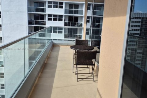 Купить кондоминиум в Халландейл-Бич, Флорида 2 спальни, 126.16м2, № 2065302 - фото 10