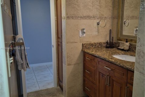 Купить кондоминиум в Халландейл-Бич, Флорида 2 спальни, 126.16м2, № 2065302 - фото 24