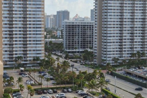 Купить кондоминиум в Халландейл-Бич, Флорида 2 спальни, 126.16м2, № 2065302 - фото 8