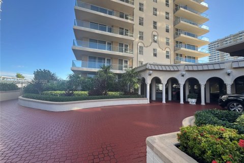 Купить кондоминиум в Халландейл-Бич, Флорида 2 спальни, 126.16м2, № 2065302 - фото 29