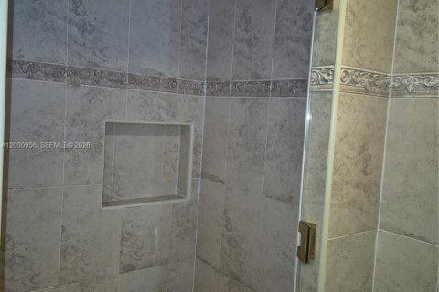 Купить кондоминиум в Халландейл-Бич, Флорида 2 спальни, 126.16м2, № 2065302 - фото 23