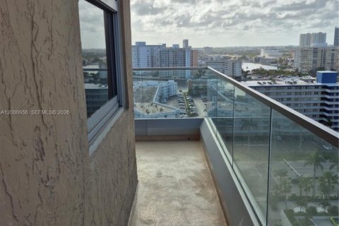 Купить кондоминиум в Халландейл-Бич, Флорида 2 спальни, 126.16м2, № 2065302 - фото 15