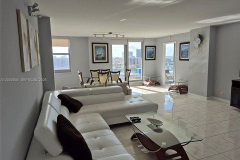 Кондоминиум с 2 спальнями в Халландейл-Бич, Флорида № 2065302