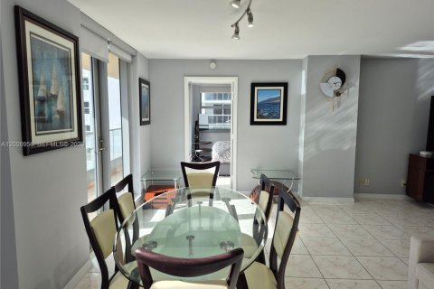 Купить кондоминиум в Халландейл-Бич, Флорида 2 спальни, 126.16м2, № 2065302 - фото 4