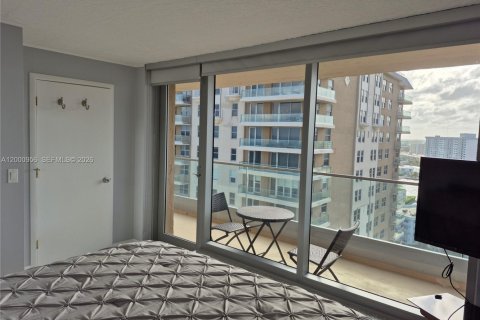 Купить кондоминиум в Халландейл-Бич, Флорида 2 спальни, 126.16м2, № 2065302 - фото 6