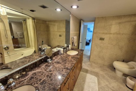 Купить кондоминиум в Халландейл-Бич, Флорида 2 спальни, 126.16м2, № 2065302 - фото 28