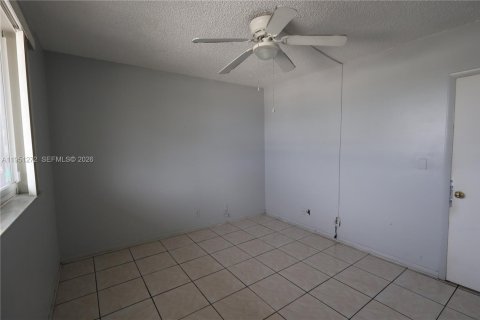 Condo in Sunrise, Florida, 2 bedrooms № 2007273 - photo 20