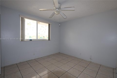 Condo in Sunrise, Florida, 2 bedrooms № 2007273 - photo 18