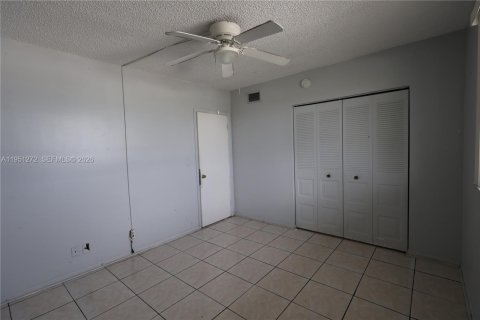 Condo in Sunrise, Florida, 2 bedrooms № 2007273 - photo 19