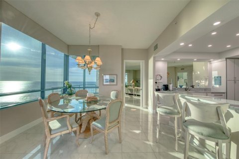 Condo in Clearwater, Florida, 3 bedrooms  № 1879947 - photo 16