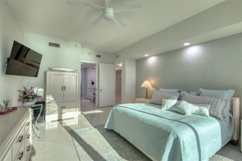 Condo in Clearwater, Florida, 3 bedrooms  № 1879947 - photo 26