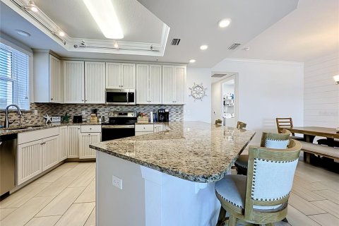 Condo in New Smyrna Beach, Florida, 3 bedrooms  № 2231975 - photo 12