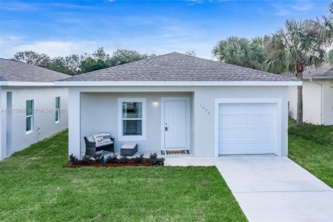 House in Sebring, Florida 3 bedrooms, 123.56 sq.m. № 2040261