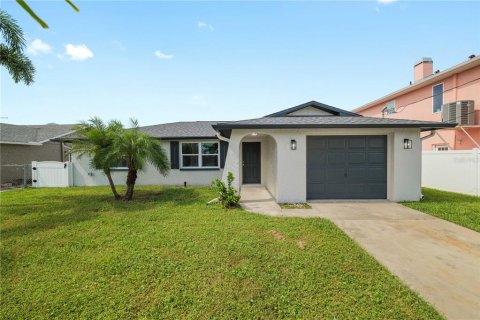 Casa en venta en Hudson, Florida, 2 dormitorios, 107.86 m2 № 1898396 - foto 1