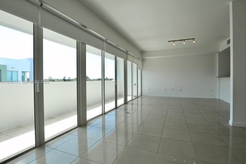 Condominio en alquiler en Miami, Florida, 99.03 m2 № 1992023 - foto 11