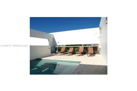 Condominio en alquiler en Miami, Florida, 99.03 m2 № 1992023 - foto 26